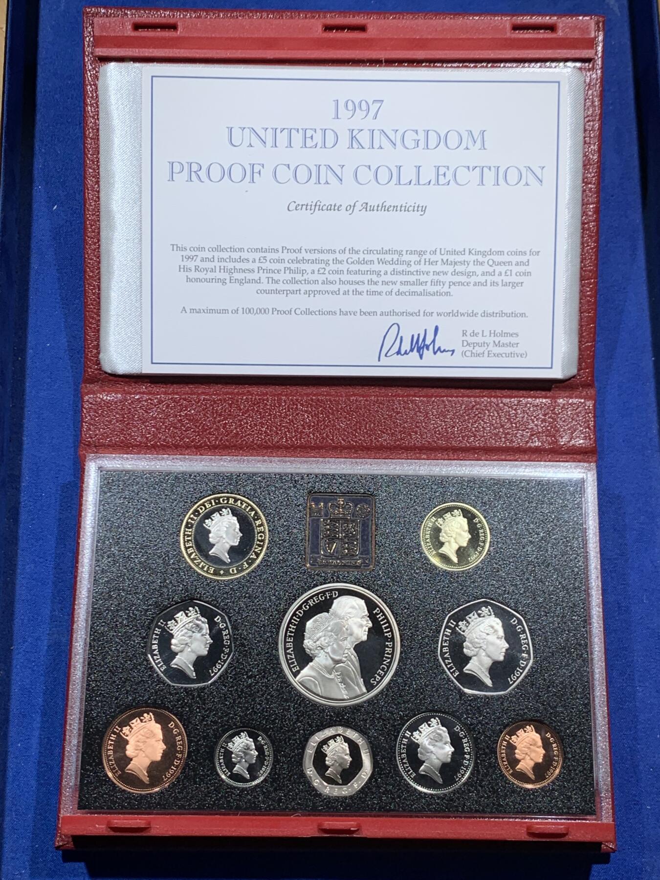 《竞宝斋》第462场 周日，周一，2场连拍 （全场包邮）欢迎送拍 英国1997年精制套币，带1枚5英镑女王金婚精制纪念币，1枚2英镑机械时代精制纪念币，1枚1英镑英格兰三狮精制纪念币，10枚币，盒证齐全，品相精美，红色盒装