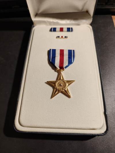 老王徽章第179期 - 美国银星勋章     原盒带略和珐琅略