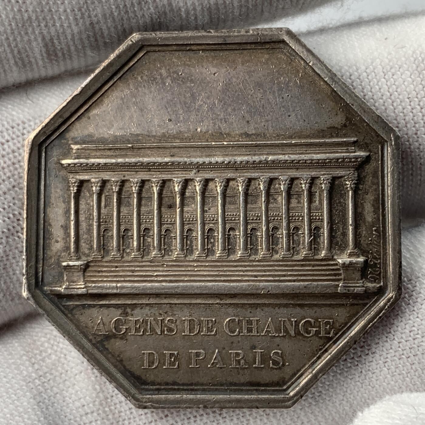 掌中浮雕-藏着的欧洲第051场 法国路易十八头像，巴黎证券交易所八角银章，32.8mm，16.3g