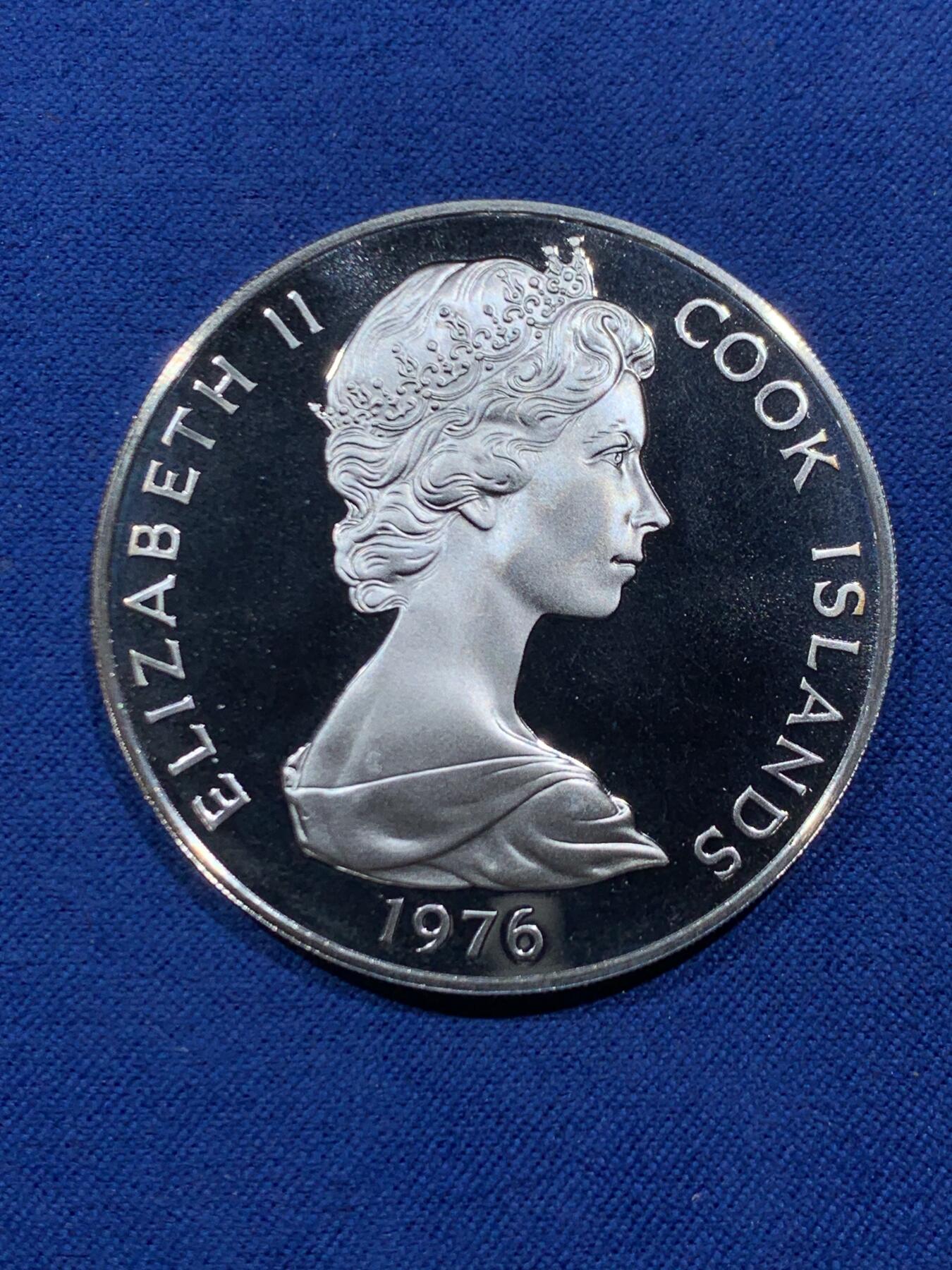 《竞宝斋》第462场 周日，周一，2场连拍 （全场包邮）欢迎送拍 库克群岛 1976年 芒加亚翠鸟 5元 精制银币 500银 27.3克