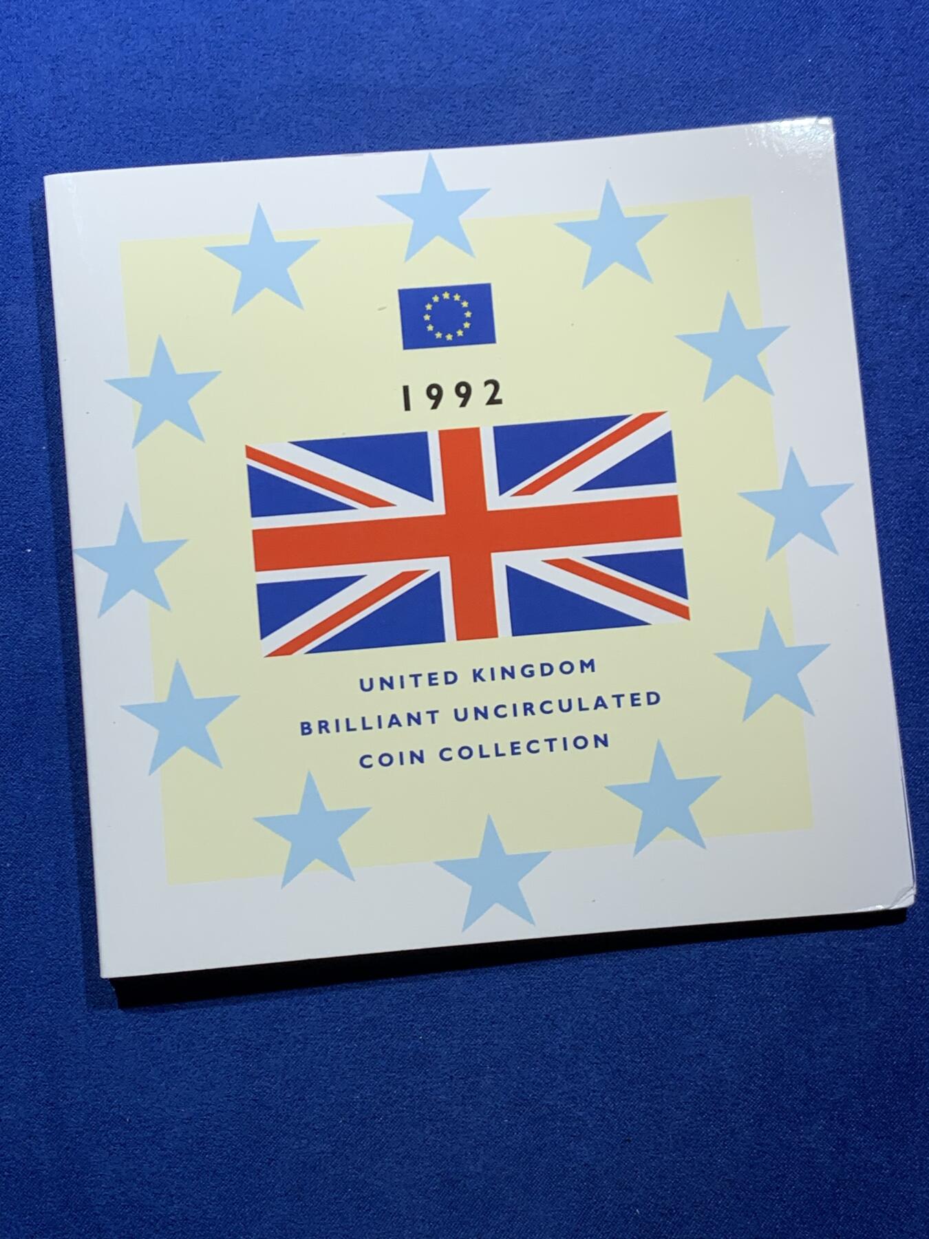 《竞宝斋》第462场 周日，周一，2场连拍 （全场包邮）欢迎送拍 英国1992年套币，带1枚1英镑橡树纪念币，1枚50便士欧洲部长理事会轮值主席纪念币，9枚币，册证齐全，品相精美
