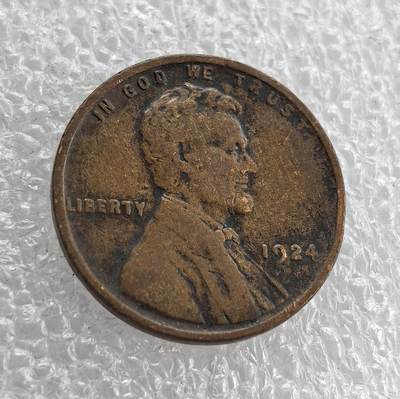 外国优质老铜币高银银币，周六九点倒数截拍，满百包邮，持续收拍 - 美国1924 年林肯 1 分铜币，正面铸林肯头像、“IN GOD WE TRUST” 与 “LIBERTY”，背面麦穗环绕面值及国名，百年麦穗版经典款，包浆自然醇厚、品相完整，是美国早期分币收藏的入门佳选，兼具历史纪念与收藏价值。