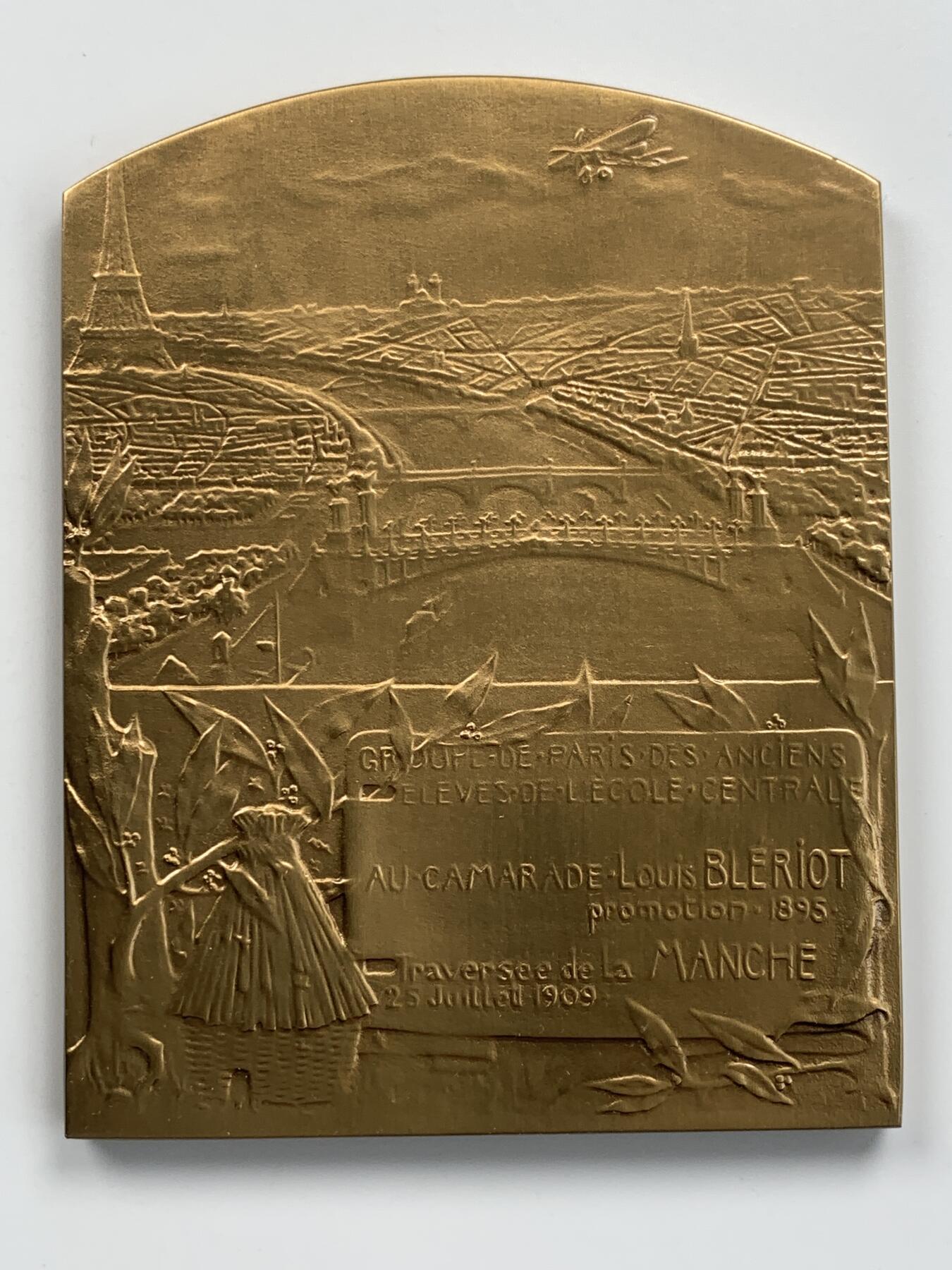 掌中浮雕-藏着的欧洲第051场 1909年法国路易.布莱里奥完成人类首次英吉利海峡飞行纪念铜章，77.5*98.7mm