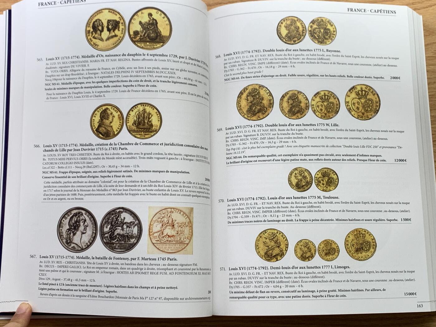 《竞宝斋》第462场 周日，周一，2场连拍 （全场包邮）欢迎送拍 MDC 世界币章拍卖目录 大开本 内图精美 有很多见不到的珍惜币章 重达2.4公斤 包邮