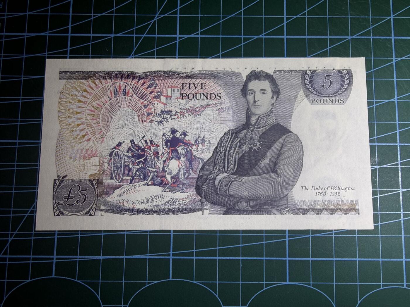 【炜奕收藏】，第五十八期，英属第三场 英国D序列5镑，UNC品相