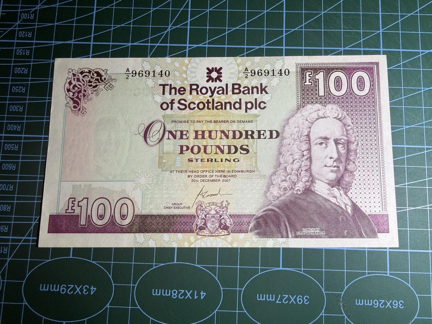 【炜奕收藏】，第五十八期，英属第三场 2007年苏格兰皇家银行100镑，UNC-品相，有数个针孔