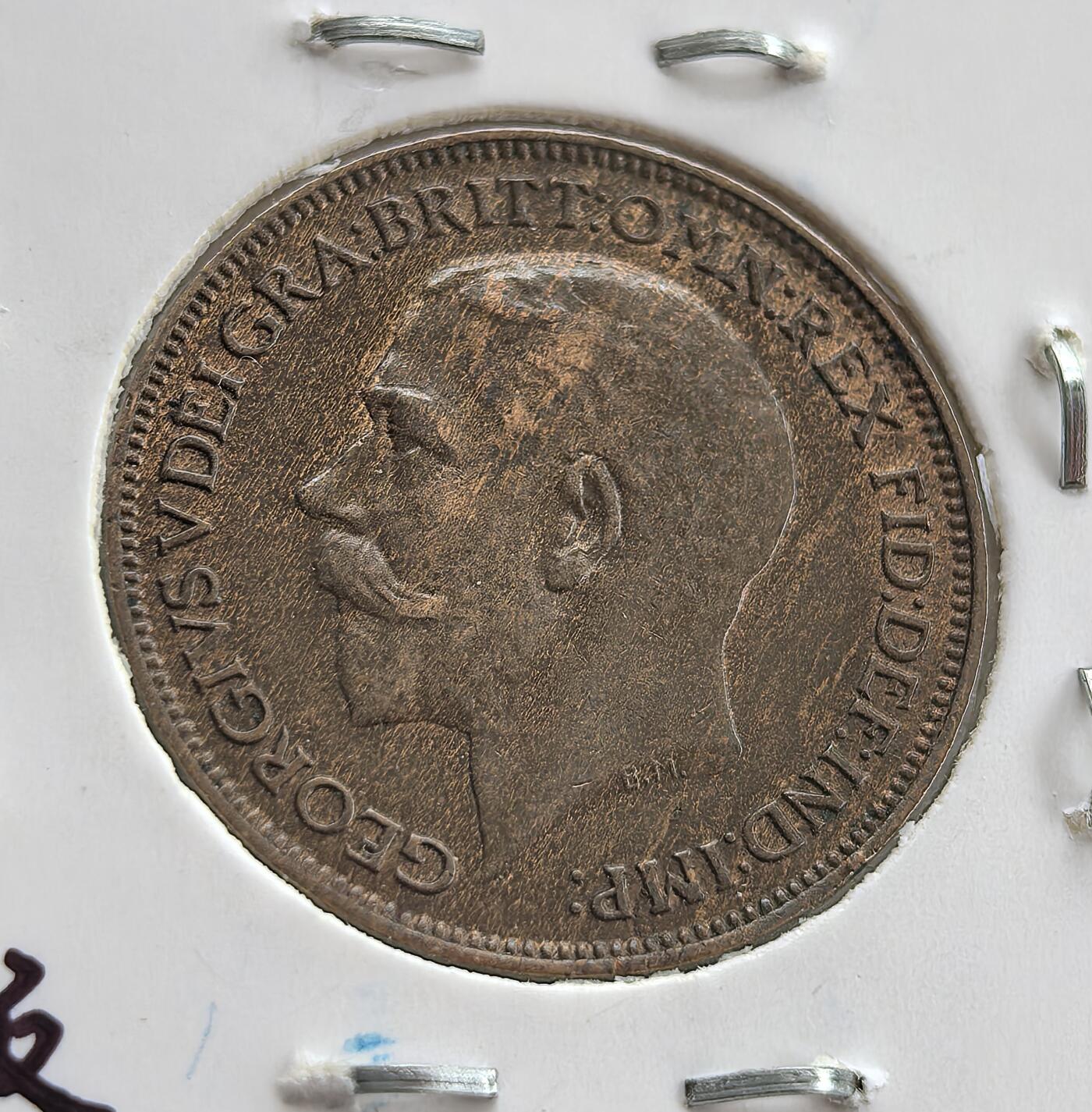 外国优质老铜币高银银币，周六九点倒数截拍，满百包邮，持续收拍 英国1923 年法新铜币，正面为乔治五世头像配拉丁文铭文，背面饰不列颠女神坐像，设计典雅。百年铜质包浆温润，品相完整，见证英国君主制时期货币史，是英系辅币收藏的经典佳品，历史与收藏价值兼具。