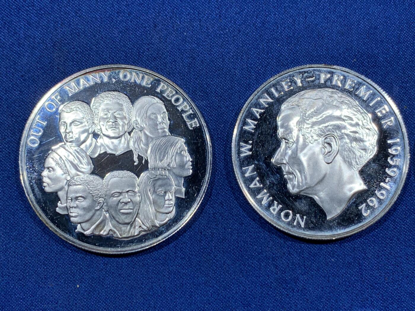 《竞宝斋》第462场 周日，周一，2场连拍 （全场包邮）欢迎送拍 1978年牙买加官方精制套币9枚，含2枚大银币，43.2g，925银；37.2g，500银 盒证齐全