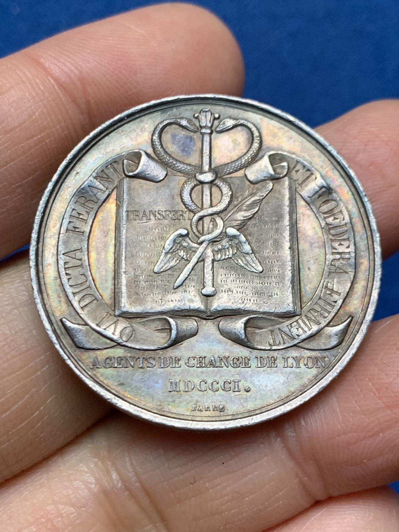 《竞宝斋》第462场 周日，周一，2场连拍 （全场包邮）欢迎送拍 19世纪法国里昂纪念银章 手指银标 35.2mm 21.92g 剑狮城徽非常漂亮的品种 950高银版本