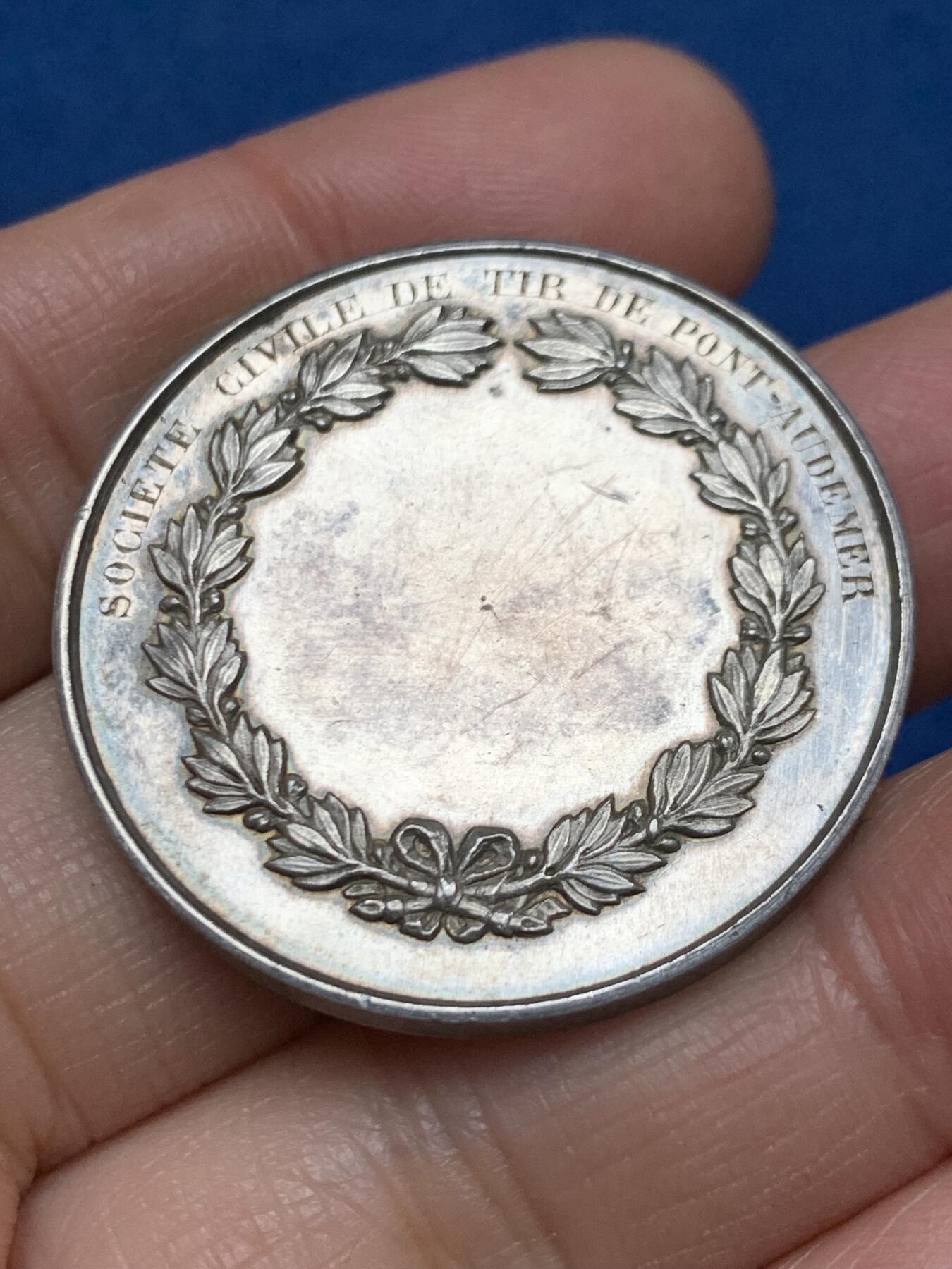 《竞宝斋》第462场 周日，周一，2场连拍 （全场包邮）欢迎送拍 法国奥德梅尔民间射击银质纪念章 原版 罕见 烟斗银标 21.7克 36mm