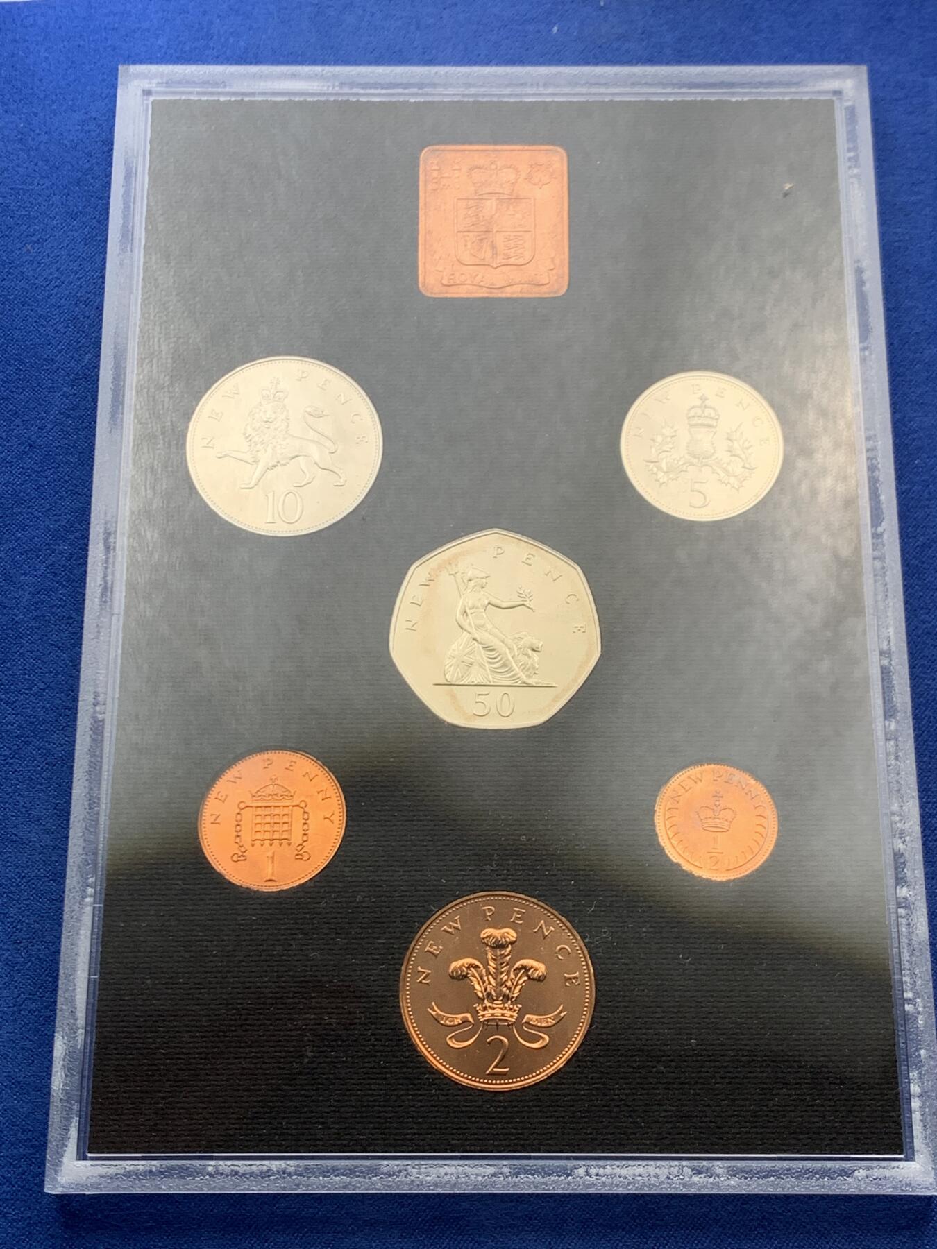 《竞宝斋》第462场 周日，周一，2场连拍 （全场包邮）欢迎送拍 英国1978年精制套币 礼品原装6枚币和1枚章