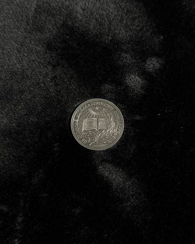 戎马世界章牌大赏第110期 - 苏联银级学霸奖章，早期银制版本，重约16g