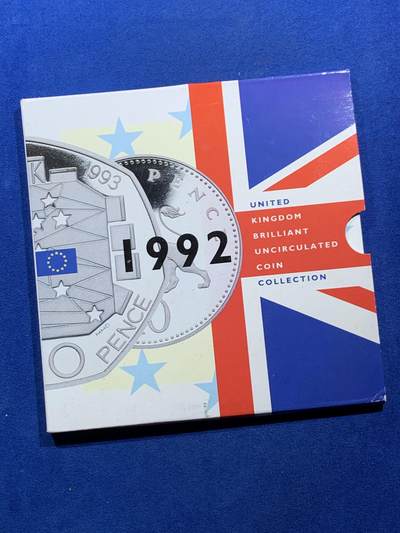 《竞宝斋》第462场 周日，周一，2场连拍 （全场包邮）欢迎送拍 - 英国1992年套币，带1枚1英镑橡树纪念币，1枚50便士欧洲部长理事会轮值主席纪念币，9枚币，册证齐全，品相精美