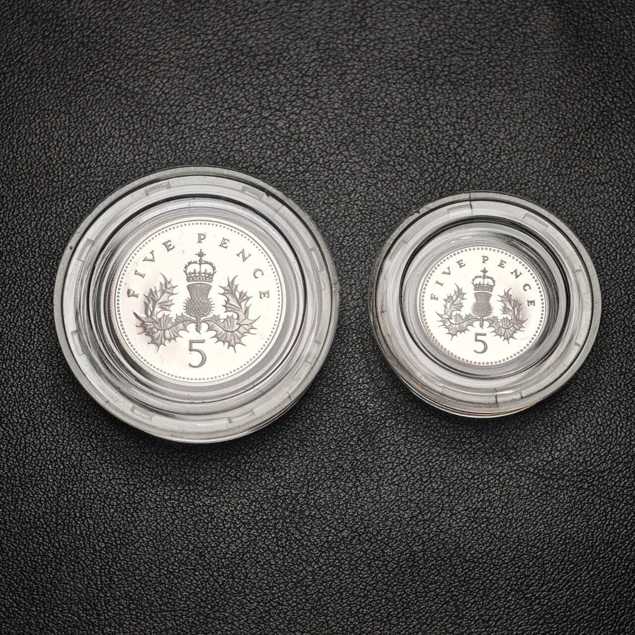 金瓯小拍第三期 古今币章 银价专场 英国5便士1对2枚精制银币1990年 重3.25克+5.65克 状态极佳无氧化硫化 盒证齐全