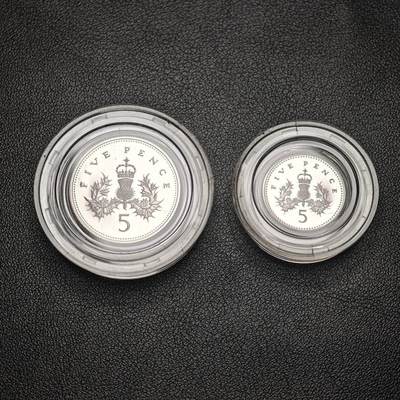 金瓯小拍第三期 古今币章 银价专场 - 英国5便士1对2枚精制银币1990年 重3.25克+5.65克 状态极佳无氧化硫化 盒证齐全