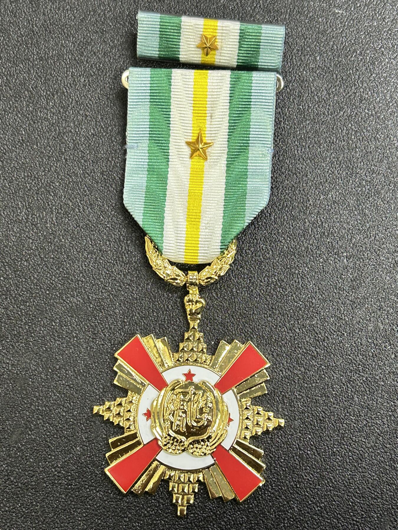 西秦中古拍卖第七十四期 民国空军懋绩乙种一等奖章 带勋略 一星勋饰 退台后