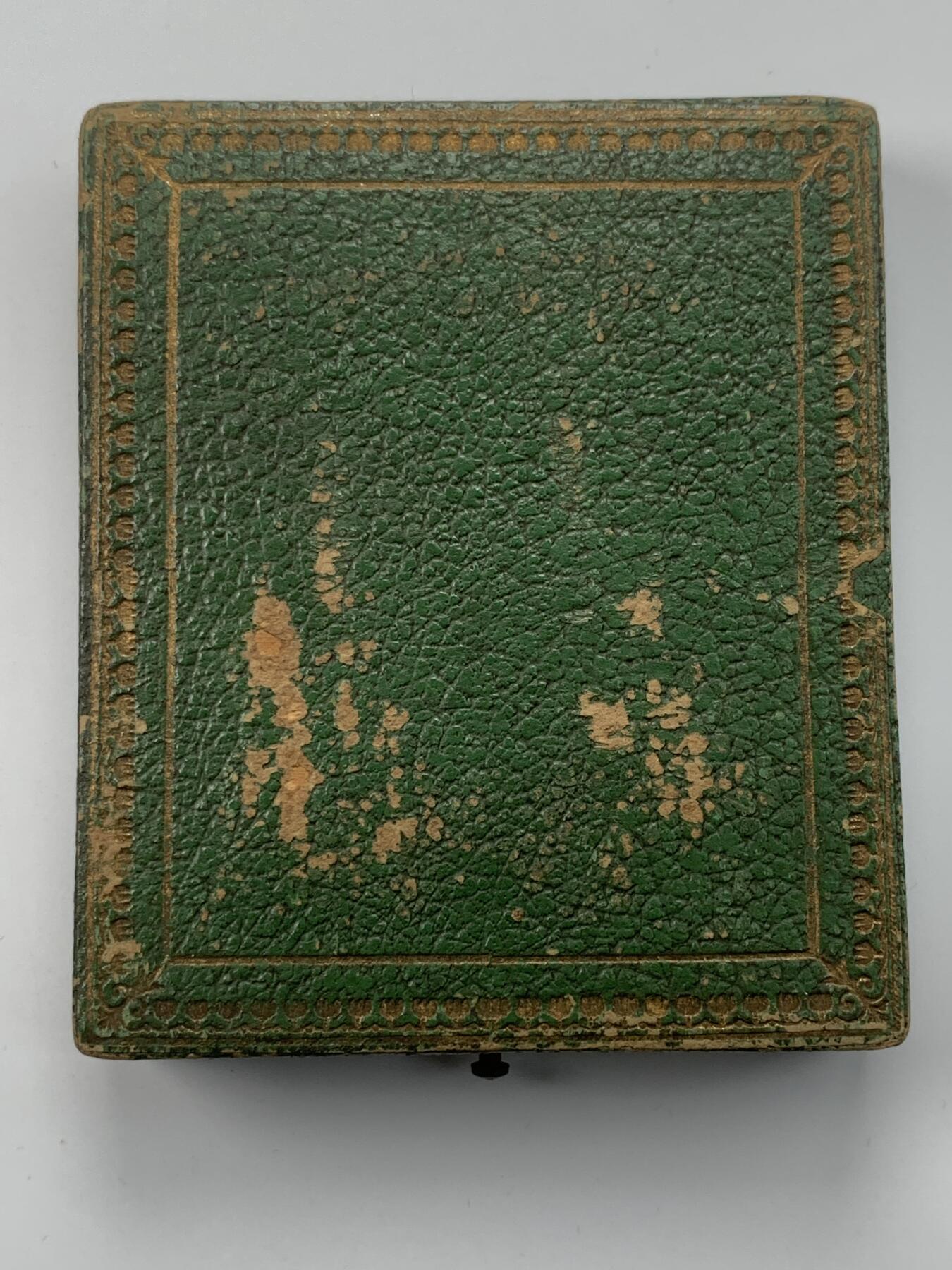 掌中浮雕-藏着的欧洲第051场 1907年法国医学院教授保罗.巴尔镀银铜章，56.5*69.4mm，盒子变形，扣不住