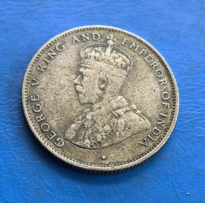 外国优质老铜币高银银币，周六九点倒数截拍，满百包邮，持续收拍 - 英属锡兰1925年50 分银币，正面为乔治五世国王侧面像，铭文彰显其 “印度皇帝” 的殖民身份；背面以椰树为核心，搭配 “50 CENTS” 与僧伽罗文，展现斯里兰卡本土特色，是英国殖民时期的货币见证。