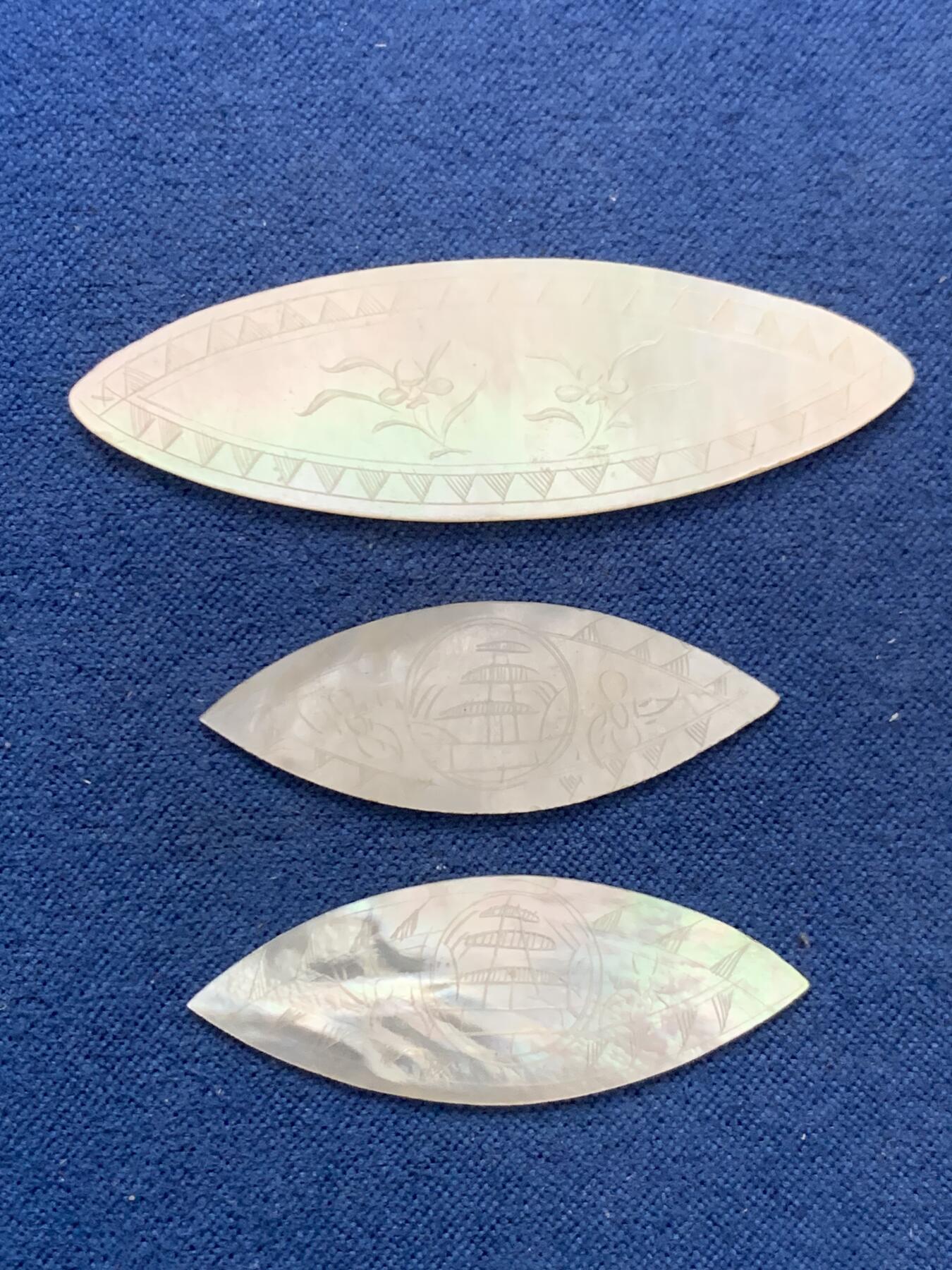 《竞宝斋》第462场 周日，周一，2场连拍 （全场包邮）欢迎送拍 五个一组 英国回流 清螺钿贝母筹码，菱形圆形，珠光水润，花卉精雕。