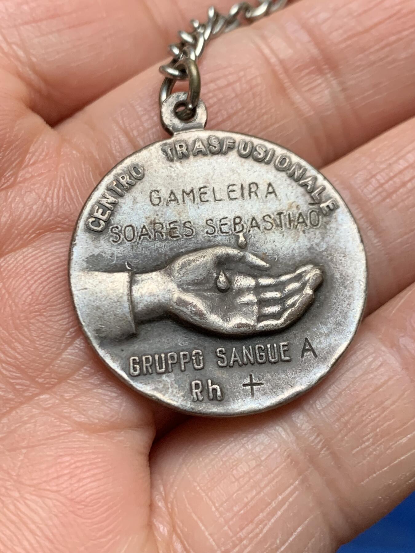 《竞宝斋》第462场 周日，周一，2场连拍 （全场包邮）欢迎送拍 意大利慈善兄弟会医院纪念章 正面圣若望·狄奥 带链条重约11.55克 28.5mm