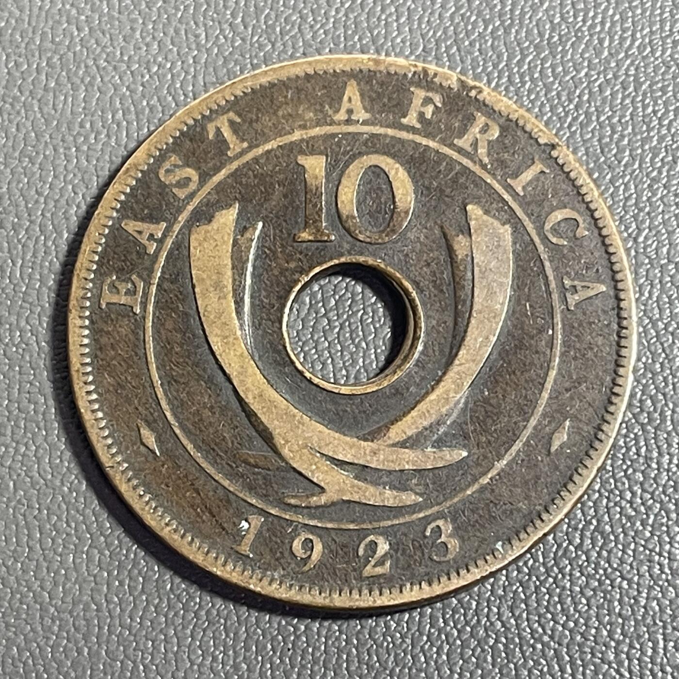回流0201 英属东非1923年10分中孔铜币 30.5mm