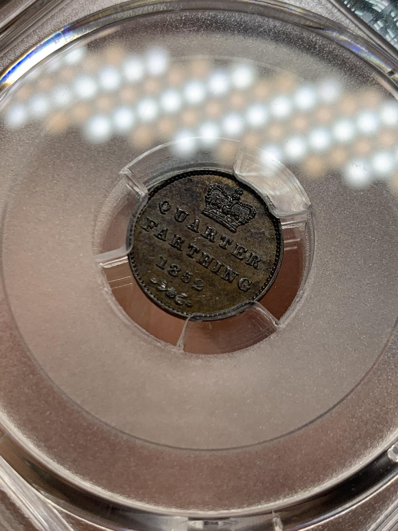 《竞宝斋》第462场 周日，周一，2场连拍 （全场包邮）欢迎送拍 PCGS MS63BN 英国1852年1/4法新小铜币，英国官方货币最小面值，难得一见的品种，双面巧克力包浆