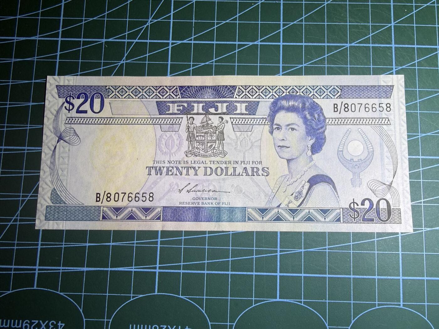 【炜奕收藏】，第五十八期，英属第三场 1988年斐济20元，UNC品相，号码无4