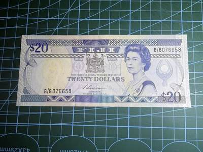 【炜奕收藏】，第五十八期，英属第三场 - 1988年斐济20元，UNC品相，号码无4