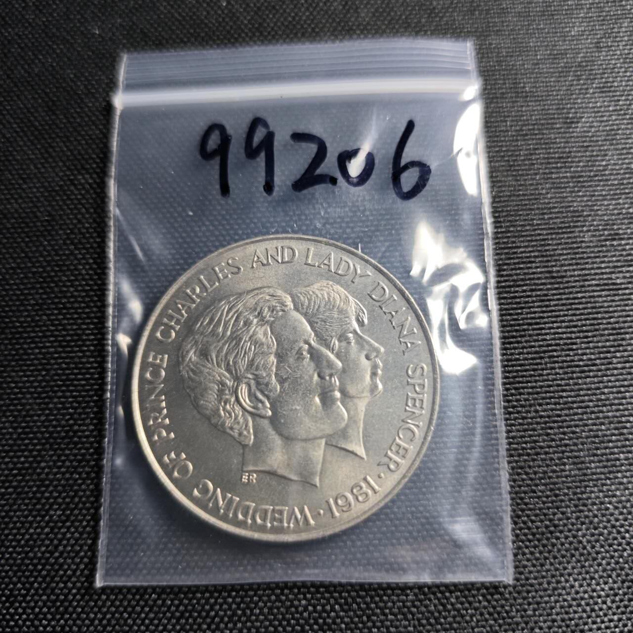 KK钱币收藏小铺  第399期  百期特拍（四拍之三）2月预留时间 周末发货  1981乌干达10先令 皇室婚礼纪念 发行量仅1万