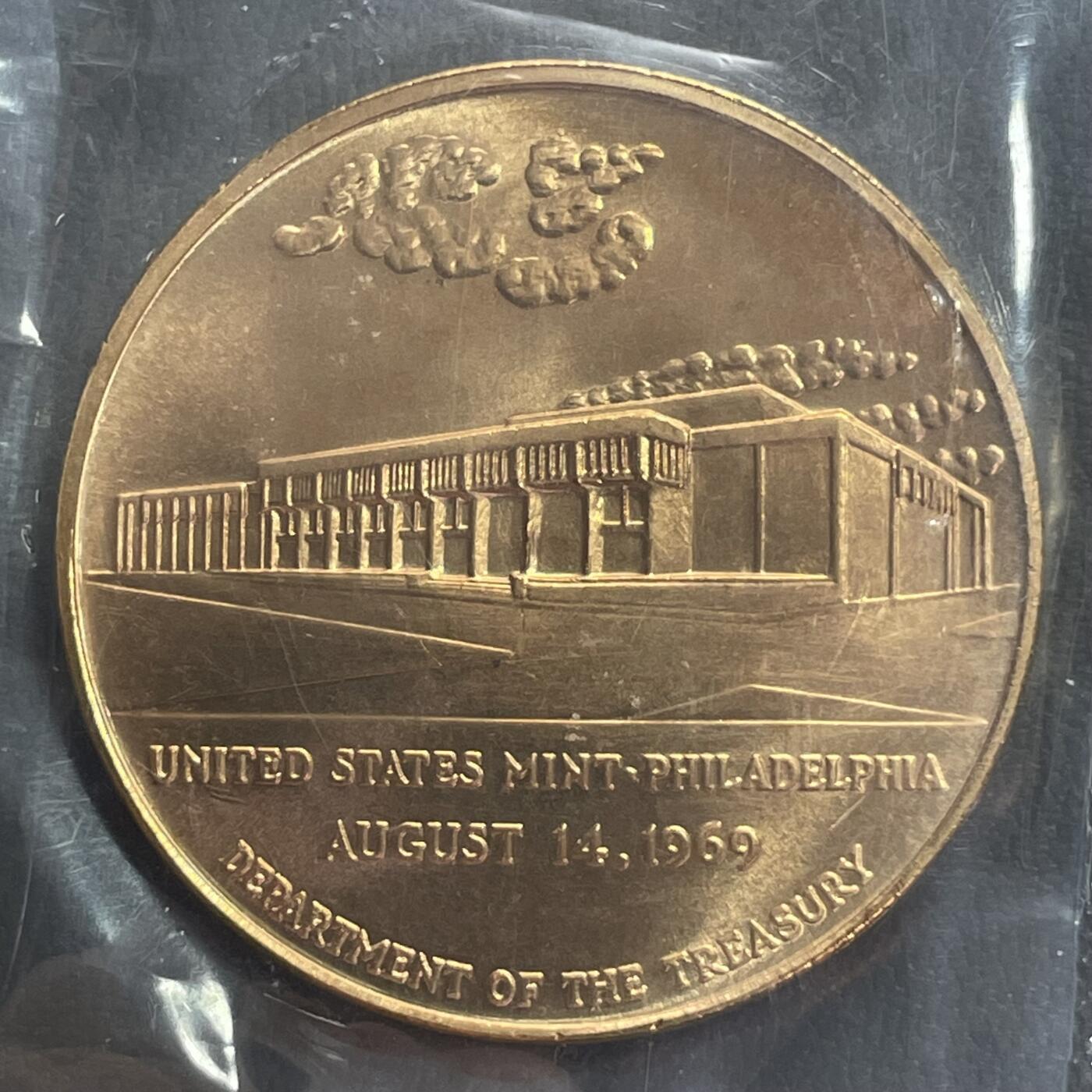 回流0201 全新封装 美国1977年费城铸币局特别发行的纪念套币 含1969年费城铸币局启用新厂纪念章