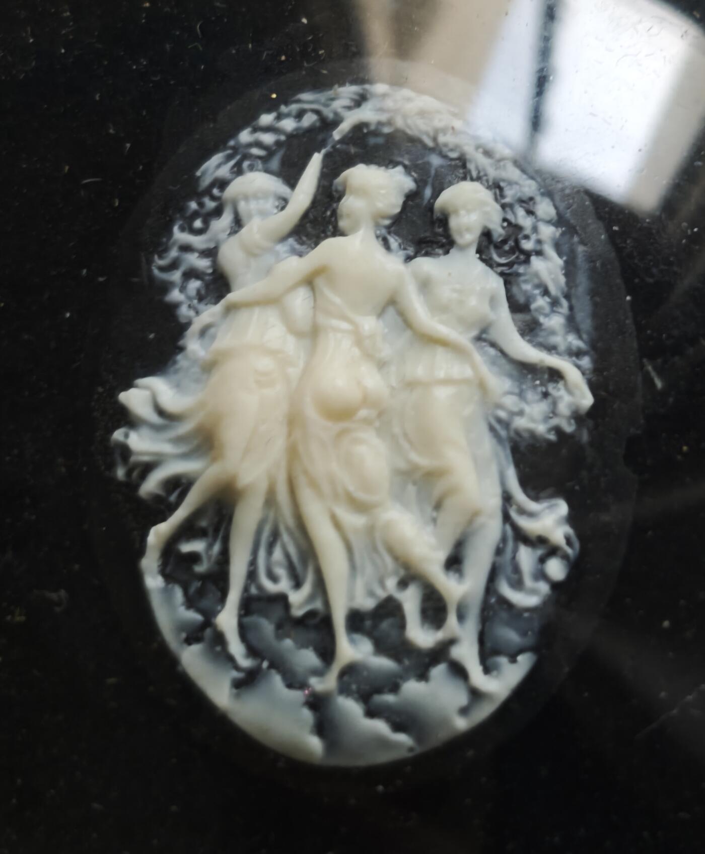 瓶子🏺第227期拍卖会  50年代英国珠宝商原始工艺卡梅奥  美惠三女神