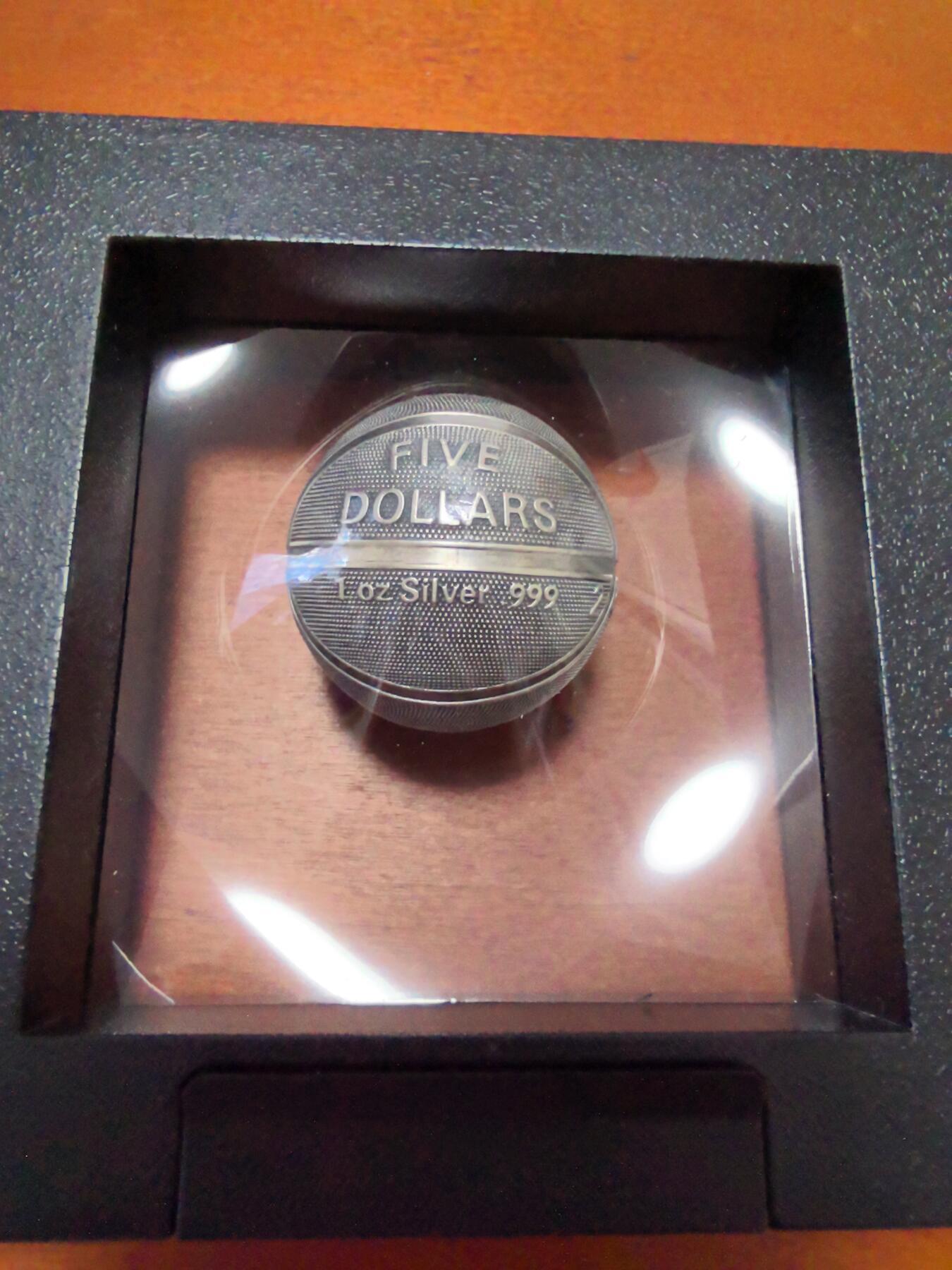 长老汇蛇年精选第九十六场拍卖 2021萨摩亚篮球5元仿古球形银币，1盎司999银，盒证全，999枚