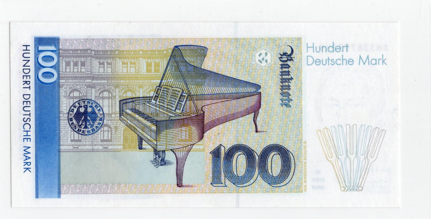 徐霞客拍卖首拍 德国	P-41c 1993年100马克  DN3387932K9		 UNC-	纸币背景融入里拉琴与法兰克福城市景观，呼应了克拉拉的音乐身份，以女性音乐家为主题的纸币在世界货币中较为少见，兼具艺术、文化与历史三重价值，是纸币收藏中的热门题材。德国马克纸币因设计精美、工艺精湛，在全球纸币收藏界享有极高声誉，该版100马克更是其中的标杆品种				