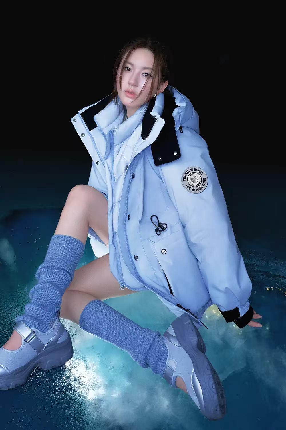 零元拍：赵露思亲笔签名韩国依恋集团旗下最热少女线品牌TeenieWeenie官方礼盒！仅有盒子呦，不含里面小熊，总共就抽了不到30个，喜欢露露的朋友且拍且珍惜啦~