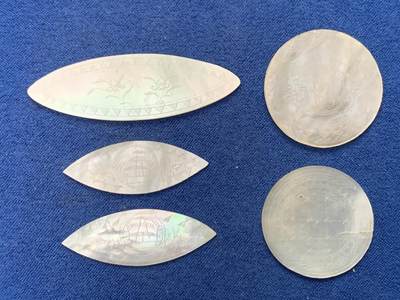 《竞宝斋》第462场 周日，周一，2场连拍 （全场包邮）欢迎送拍 - 五个一组 英国回流 清螺钿贝母筹码，菱形圆形，珠光水润，花卉精雕。