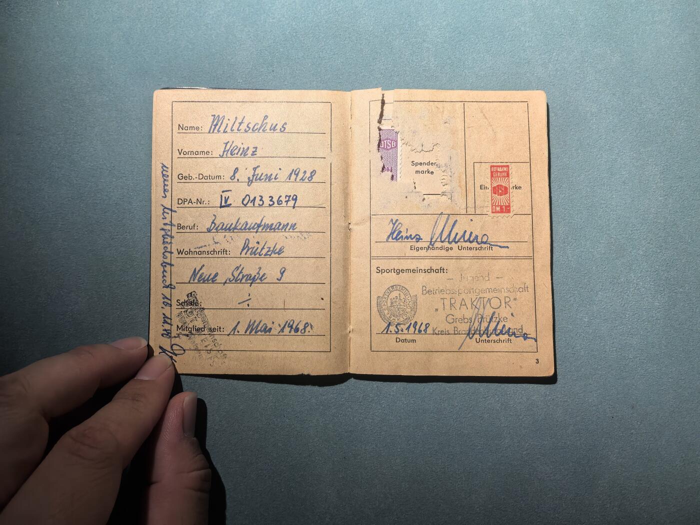 盛世勋华——号角文化勋章邮票专场拍卖第302期 东德德意志体操和体育联合会（DTSB）会员证书