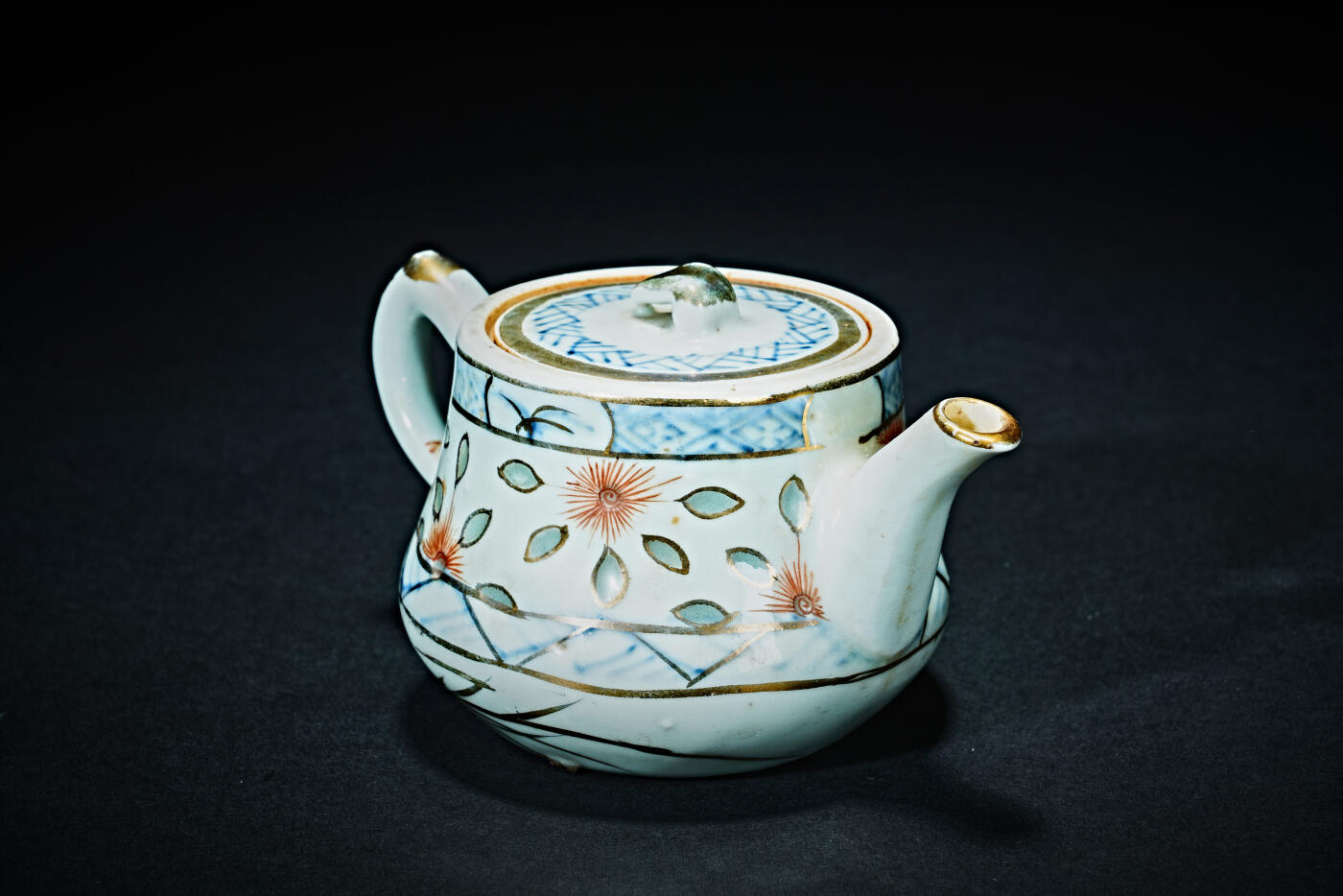 上海都达杂项专场九（全场包邮） 清 青花描金加彩玲珑茶壶1-32