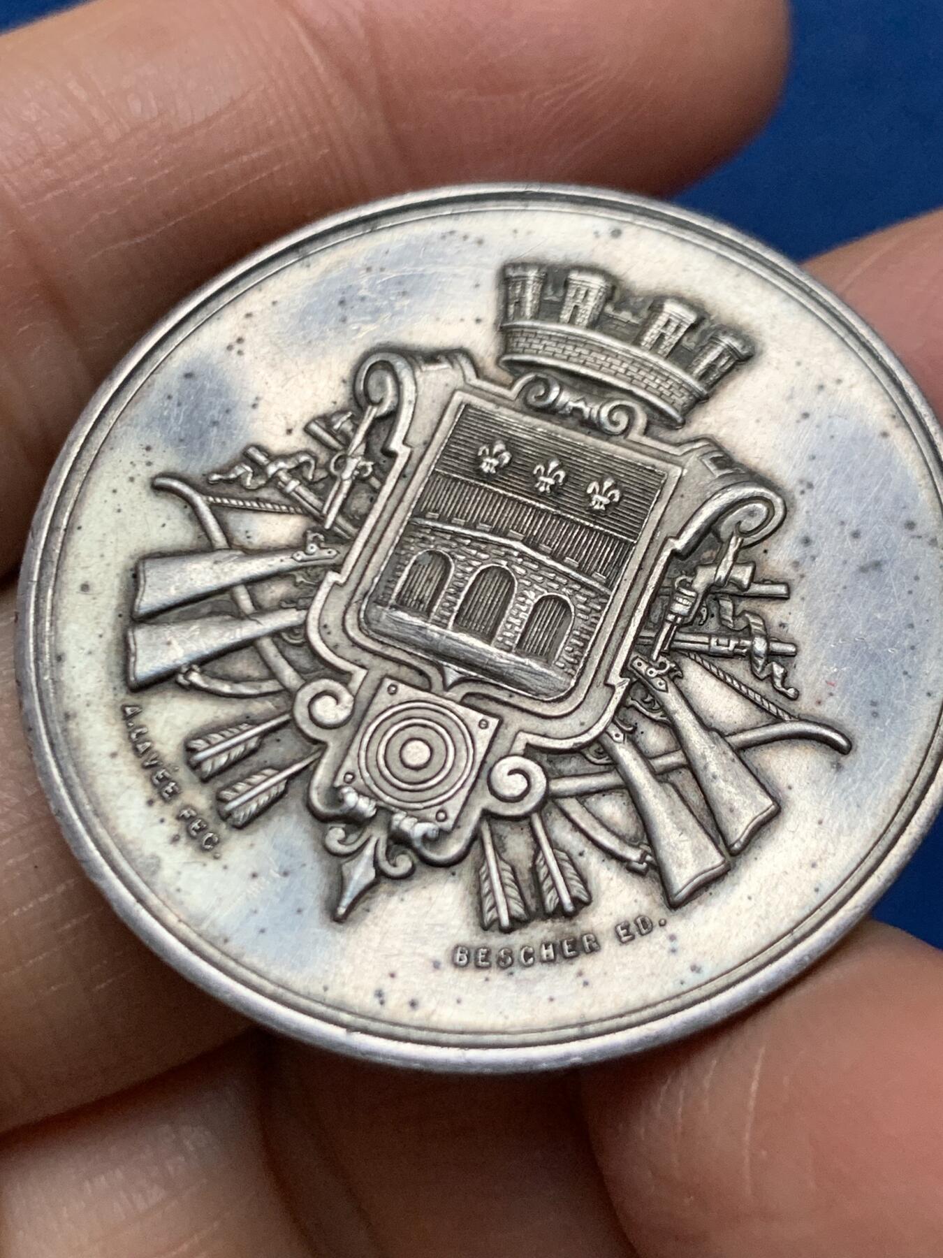 《竞宝斋》第462场 周日，周一，2场连拍 （全场包邮）欢迎送拍 法国奥德梅尔民间射击银质纪念章 原版 罕见 烟斗银标 21.7克 36mm