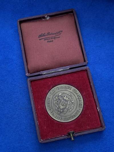 《竞宝斋》第462场 周日，周一，2场连拍 （全场包邮）欢迎送拍 - 1923年法国公共援助纪念铜章 33.4克 41.5mm 三角铜标 带盒