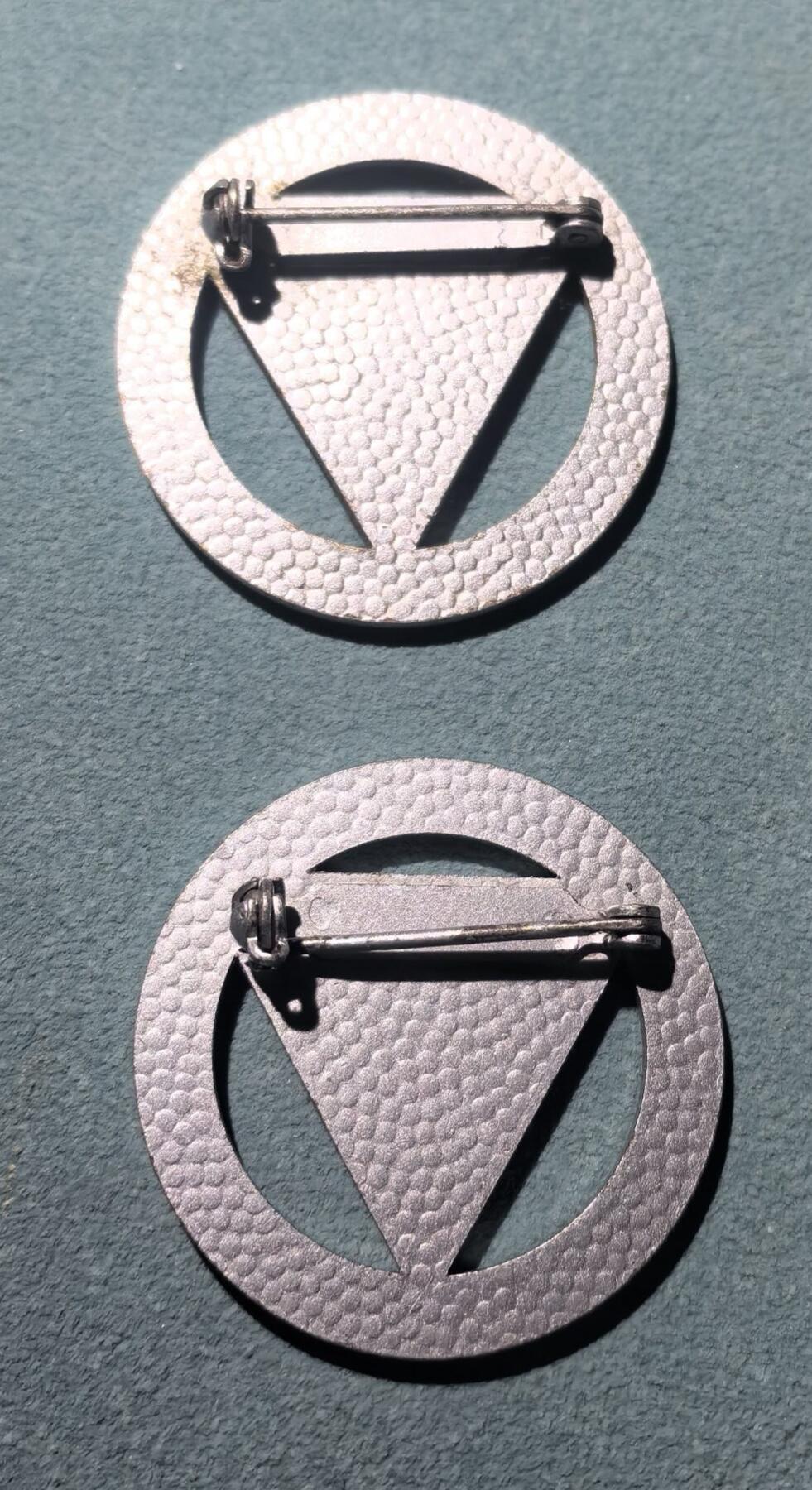 盛世勋华——号角文化勋章邮票专场拍卖第302期 瑞士国际滑雪比赛第二名证章2枚 带知名勋章生产商Huguenin厂标