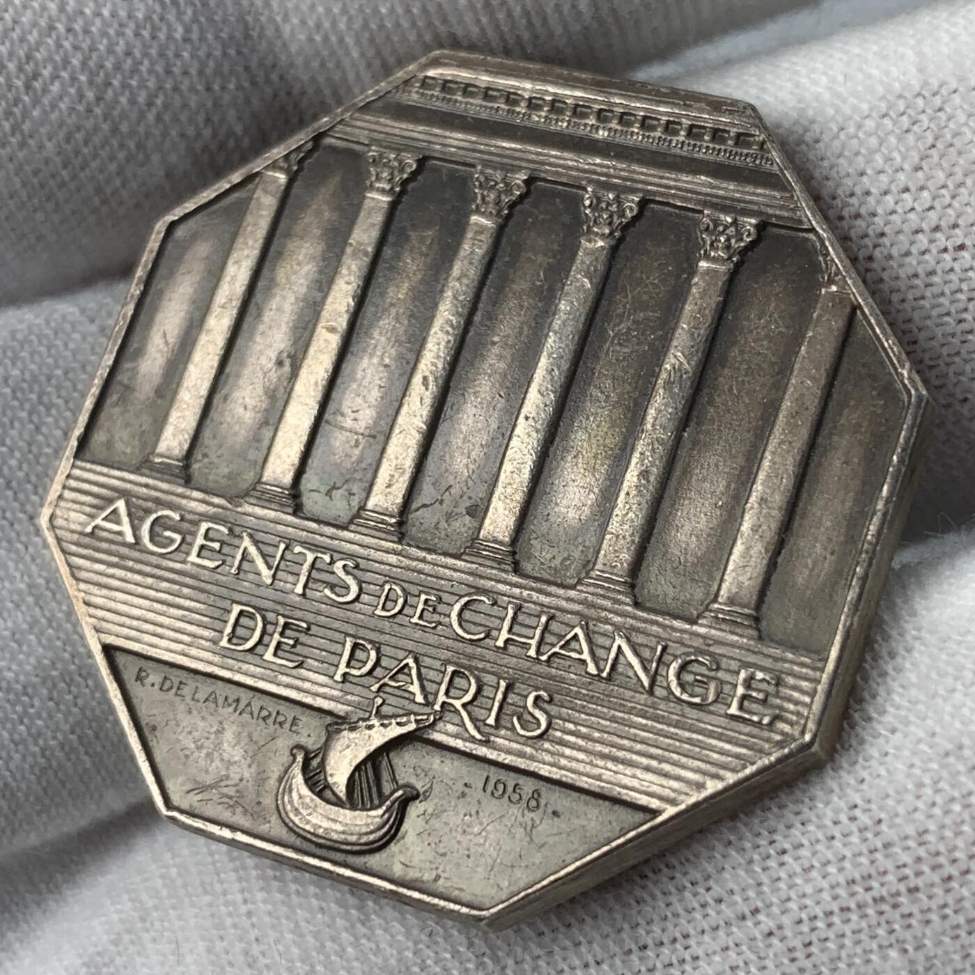 掌中浮雕-藏着的欧洲第051场 法国巴黎外汇经纪人八角银章， 31.7mm ，19.98g