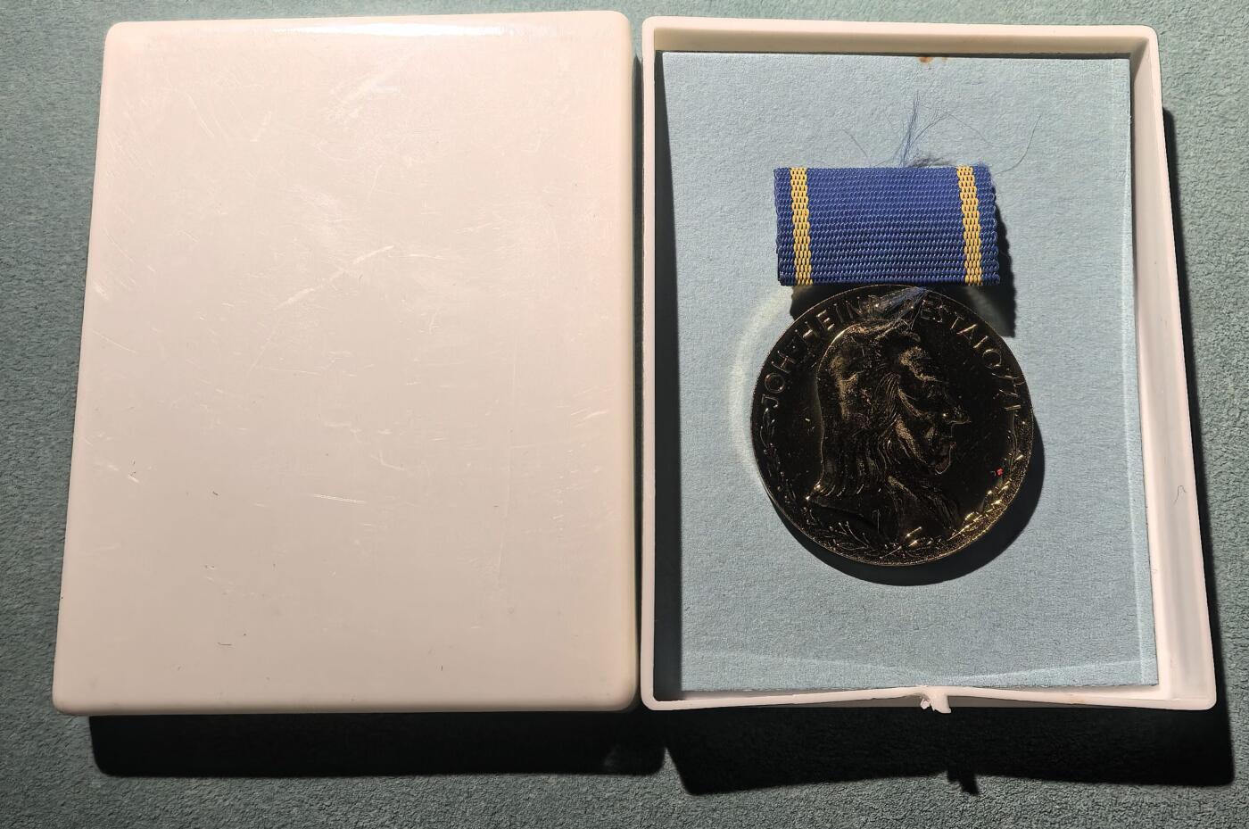 盛世勋华——号角文化勋章邮票专场拍卖第302期 东德金级佩斯塔洛齐奖章（授予教师） 带原盒