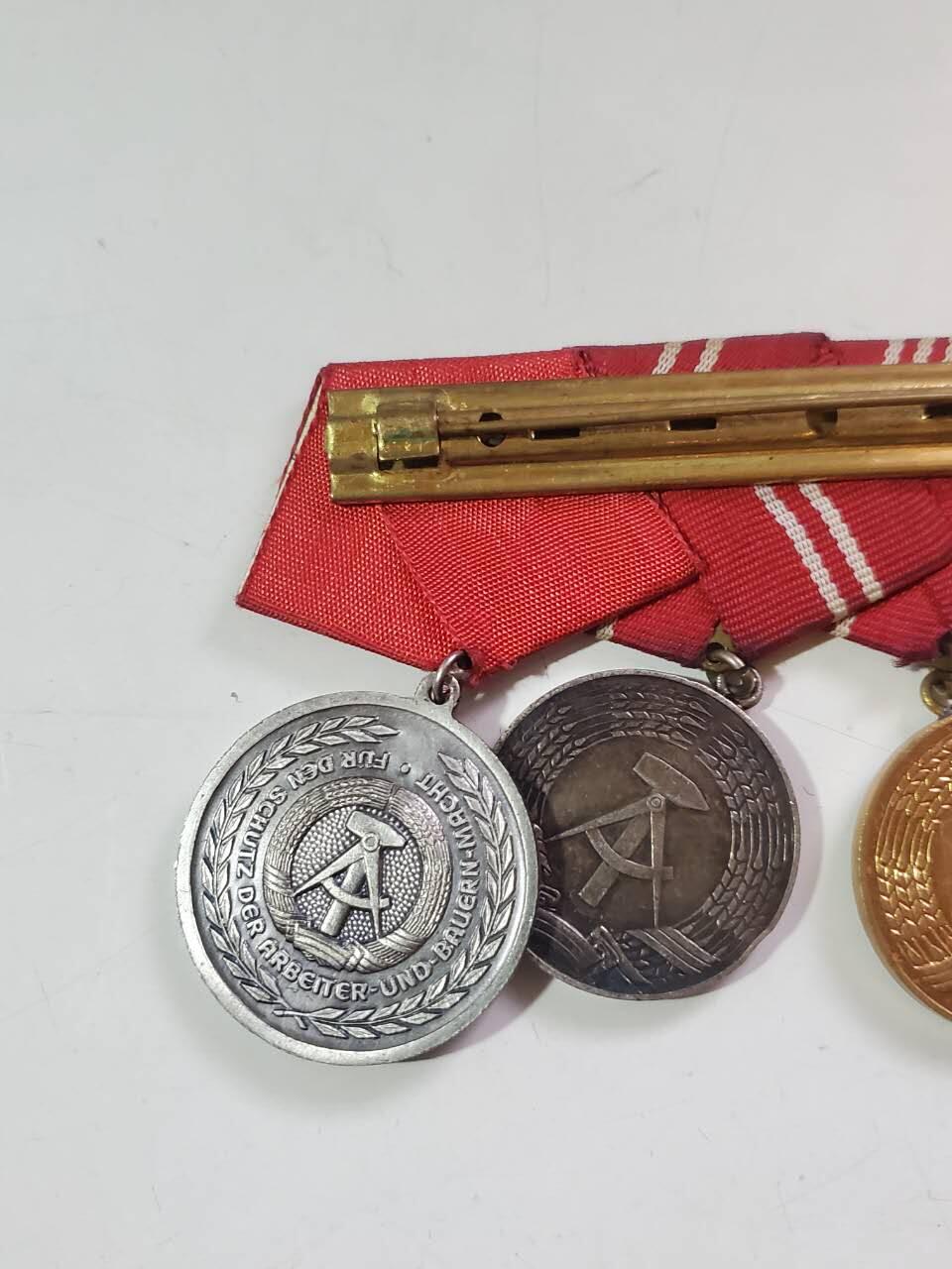 韵星假日拍卖第三十八期 -- Rimey Holidays Auction 38 民主德国工战队4R高级联排 -- 带有工战队二十年奖章，非常稀少 颁发给资深成员 金级工战队功绩 金银级工战队服务 品相很好