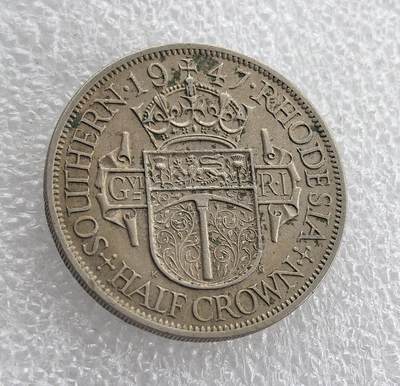 外国优质老铜币高银银币，周六九点倒数截拍，满百包邮，持续收拍 - 南罗得西亚1947年半克朗，正面铸乔治六世头像及 “KING EMPEROR”，背面为南罗得西亚盾徽、年份与面值。属英国殖民时期，是英国对南罗得西亚殖民统治、推行英联邦货币体系的实物见证。