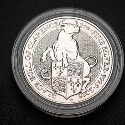 金瓯小拍第三期 古今币章 银价专场 - 英国女王神兽黑牛银币2018年 重62.3克 一面有大量同向清理发丝痕