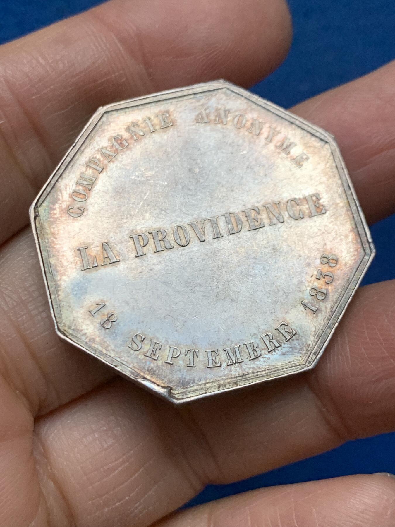 《竞宝斋》第462场 周日，周一，2场连拍 （全场包邮）欢迎送拍 法国普罗维登斯火灾保险公司八角银质代币，18.72g，36.3mm，蜜蜂边铭