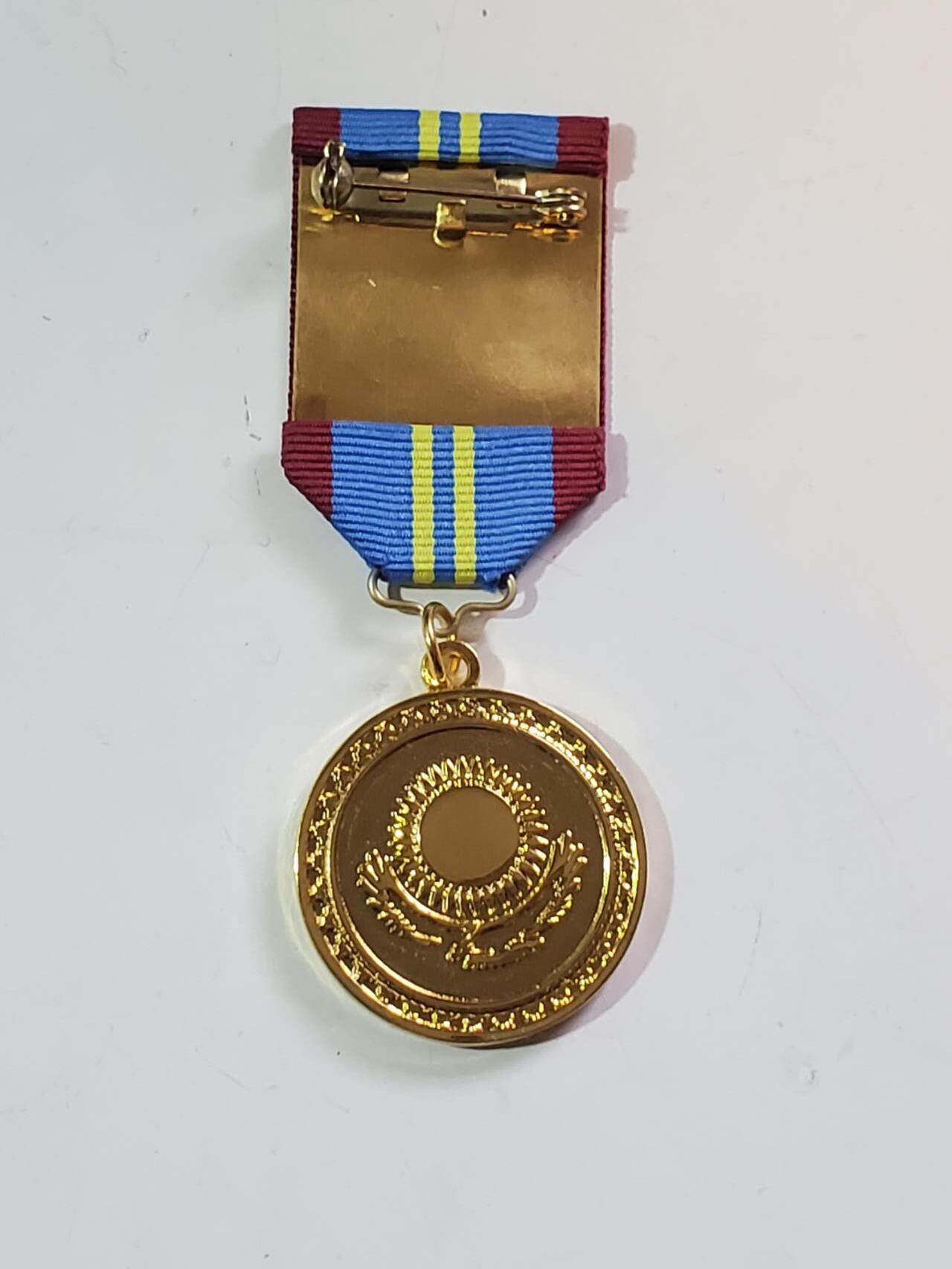 韵星假日拍卖第三十八期 -- Rimey Holidays Auction 38 哈萨克斯坦共和国议会服务三十年奖章 铜镀金 极品品相 非常少见的奖章和国家 非常厚重制作精良