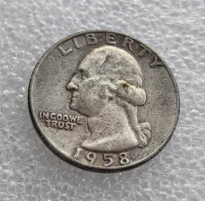 外国优质老铜币高银银币，周六九点倒数截拍，满百包邮，持续收拍 - 1958 年美国华盛顿 25 美分银币，正面为乔治・华盛顿头像，铸 “LIBERTY”“IN GOD WE TRUST” 及年份；背面是白头海雕，标注国名与面值，“D” 为丹佛造币厂标记，是 1932 年起发行的经典银质流通辅币。