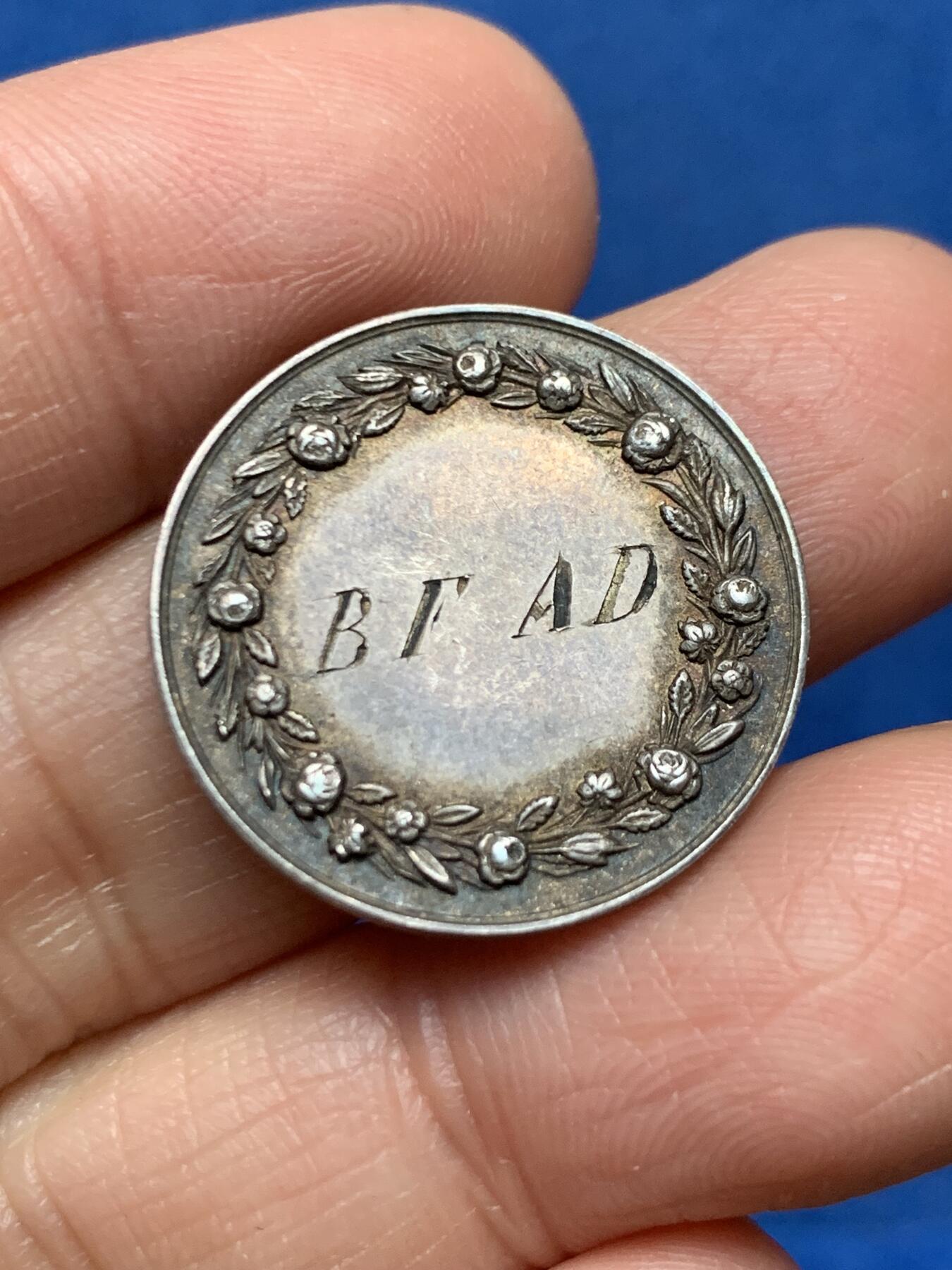 《竞宝斋》第462场 周日，周一，2场连拍 （全场包邮）欢迎送拍 法国婚礼银章 5克 23.9mm 蜜蜂AR边铭