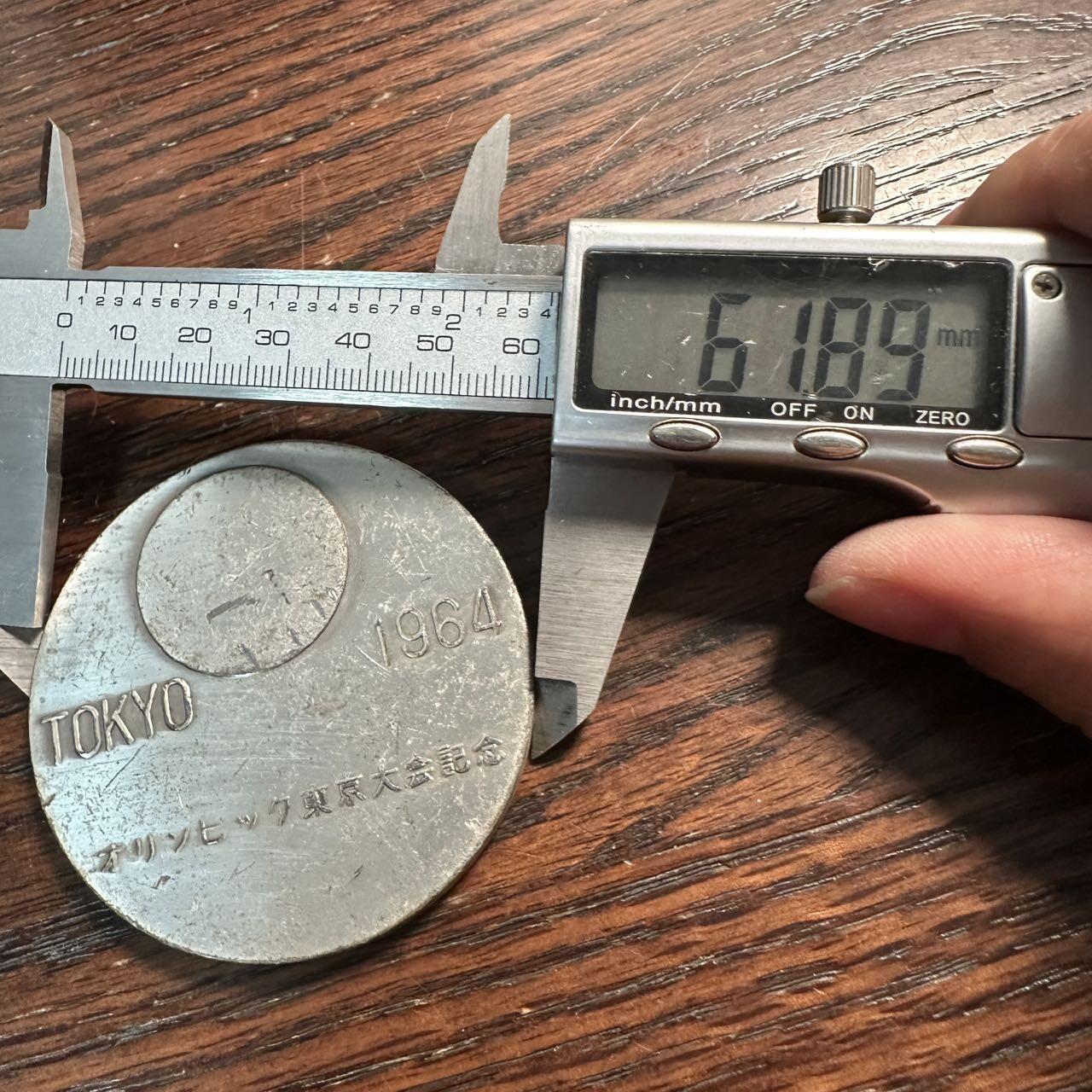 蒂克钱币-第57场 日本章 企业章拍卖  1964年 东京奥运会 少见 大尺寸非铜纪念章 61mm 120g